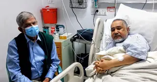 মোহাম্মদ তাহেরকে দেখতে হাসপাতালে মির্জা ফখরুল